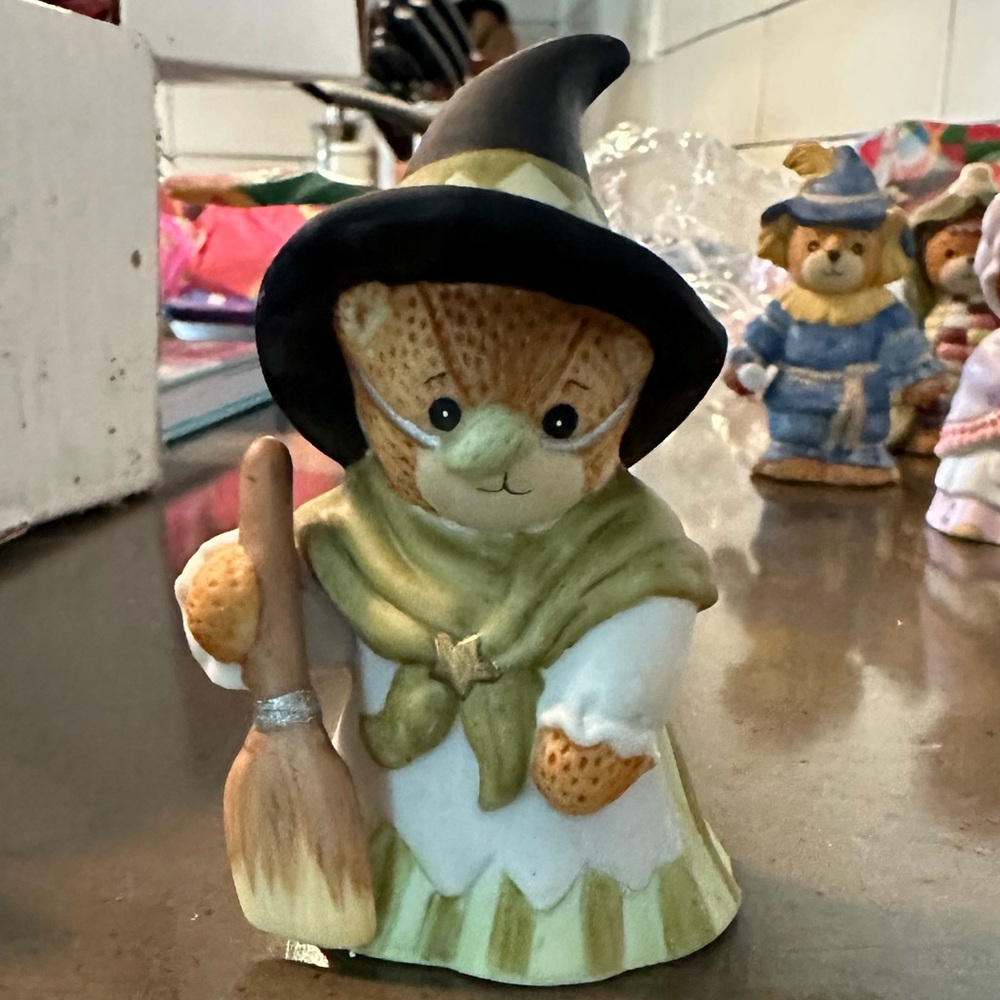 Lucy & Me Wizard of Oz bears, wicked witch and scarecrow